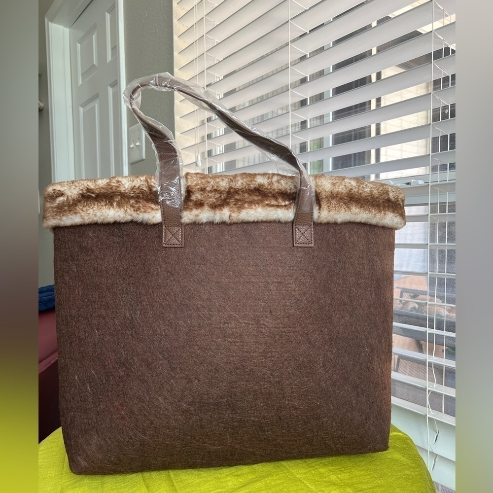 NWOT Brown shoulder/tote bag with fur
